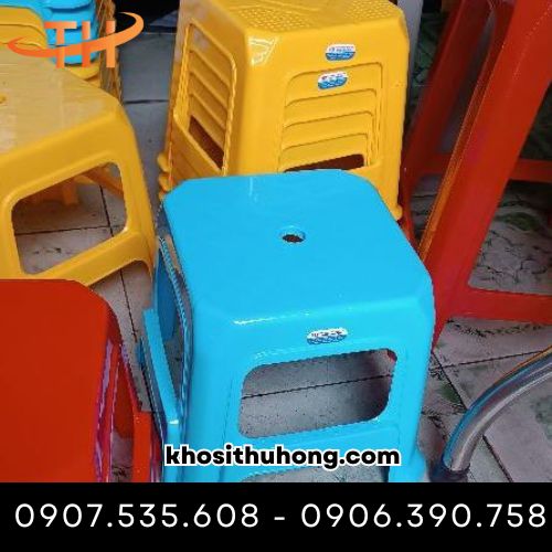 Ghế có nhiều màu sắc khác nhau