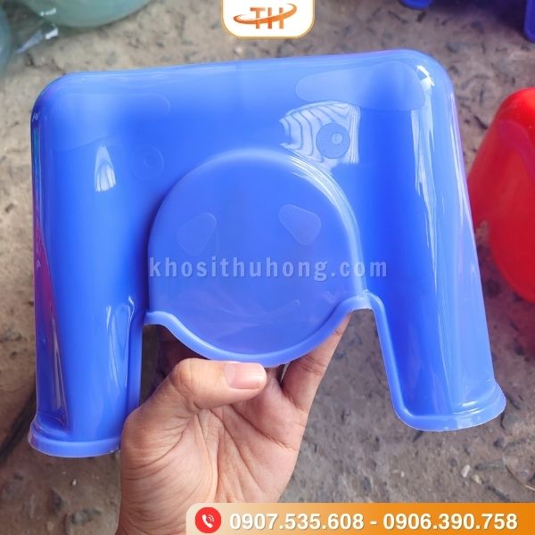 Ghế nhựa lùn trang trí hoa văn đẹp mắt Ghế nhựa lùn trang trí hoa văn đẹp mắt