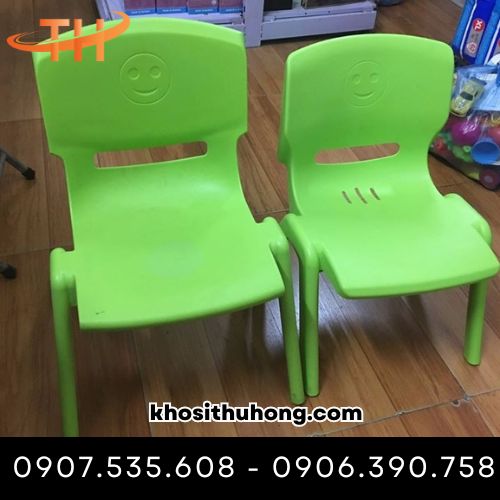 Ghế có màu xanh lá nhẹ nhàng