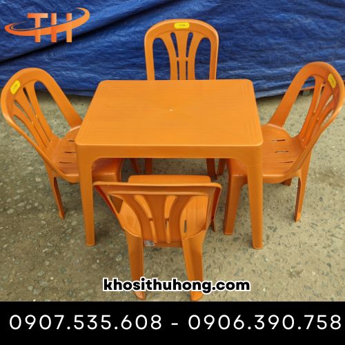 Bàn ghế nhựa màu sắc đồng đều
