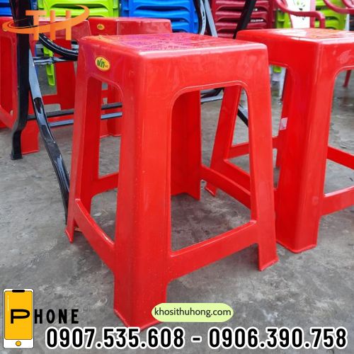 Ghế cao màu đỏ
