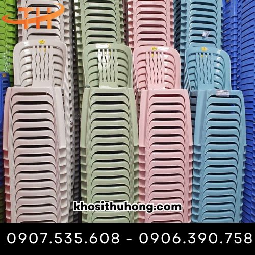 Ghế nhựa có nhiều kiểu dáng khác nhau