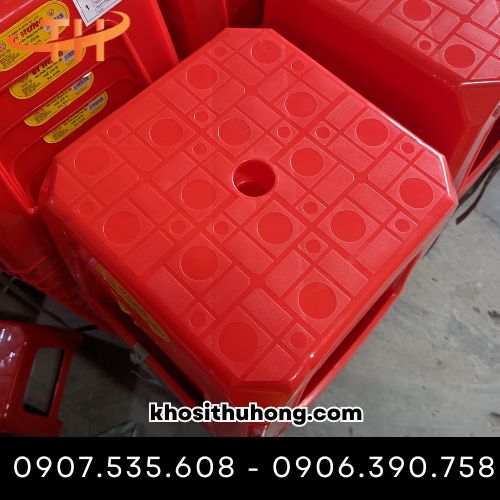 Các họa tiết trên bề mặt ghế giúp chống trơn trượt