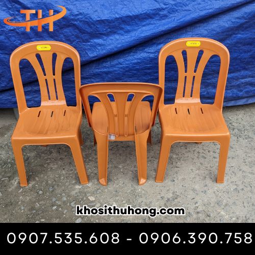 Ghế nhựa màu nâu