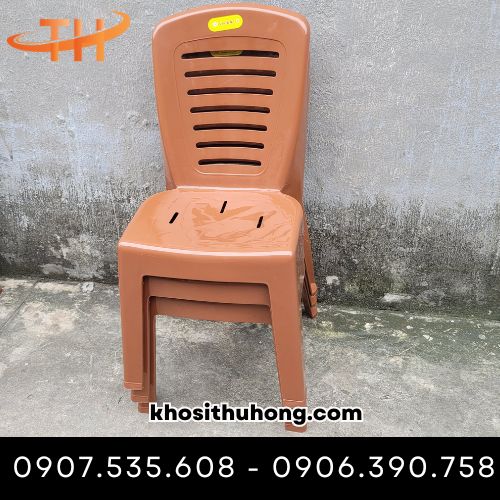 Ghế nhựa sọc màu nâu, sang trọng, đẹp mắt