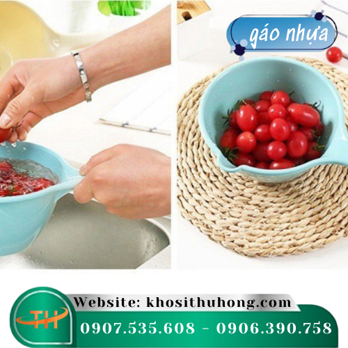 ảnh: minh hoạ gáo nhựa múc nước