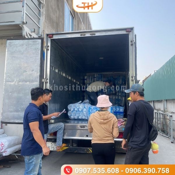 Giao hàng ly nhựa sọc dùng 1 lần tại Thu Hồng Giao hàng ly nhựa sọc dùng 1 lần tại Thu Hồng