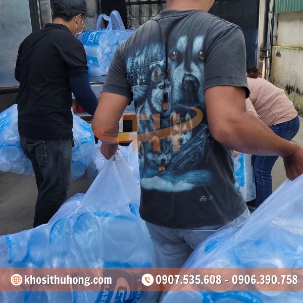 Hình ảnh Thu Hồng giao hàng đơn ly nhựa giá sỉ uy tín Hình ảnh Thu Hồng giao hàng đơn ly nhựa giá sỉ uy tín