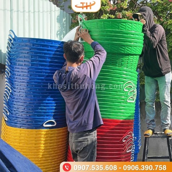 Hoạt động giao hàng diễn ra sôi nổi hằng ngày Hoạt động giao hàng diễn ra sôi nổi hằng ngày