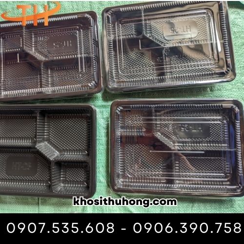 Hộp nhựa đế đen 4 ngăn