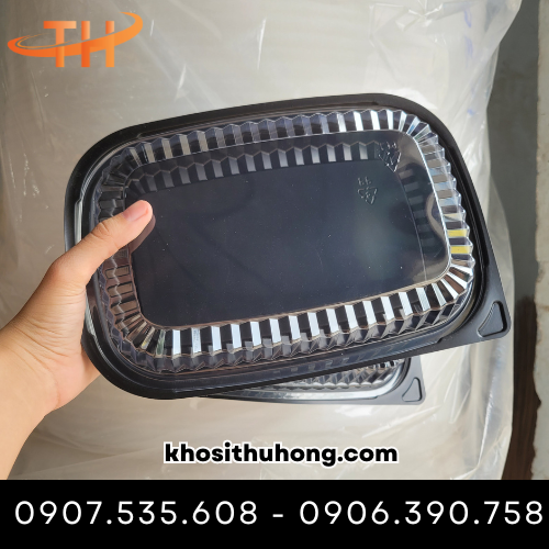 Hộp nhựa với đế đen và nắp pet trong suốt