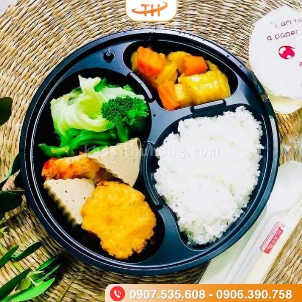 Hộp nhựa tròn 3 ngăn giúp thức ăn gọn gàng, chuyên nghiệp Hộp nhựa tròn 3 ngăn giúp thức ăn gọn gàng, chuyên nghiệp