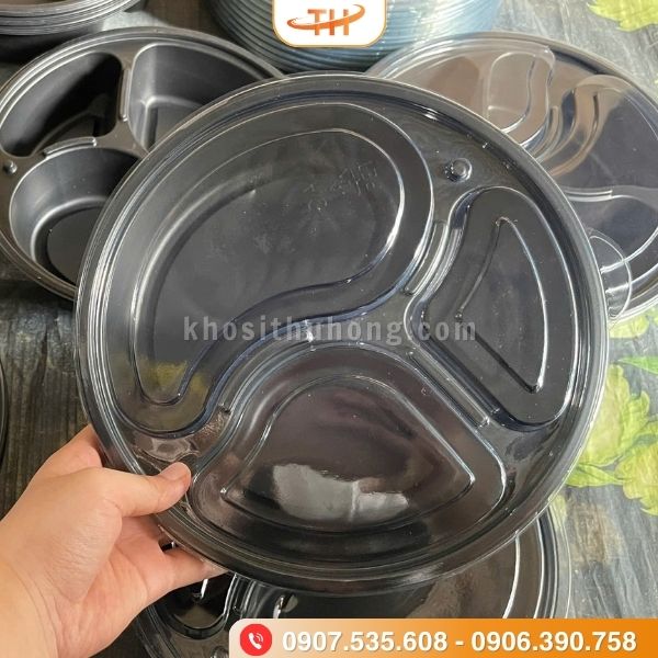 Hộp nhựa tròn với nắp trong suốt giúp quan sát bên trong dễ dàng Hộp nhựa tròn với nắp trong suốt giúp quan sát bên trong dễ dàng