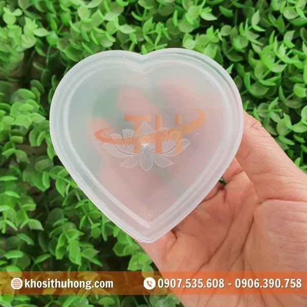 Hũ bánh flan có hình dáng trái tim ngộ nghĩnh Hũ bánh flan có hình dáng trái tim ngộ nghĩnh