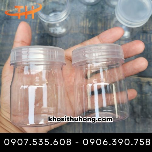 Hũ sữa chua còn dùng để đựng panna cotta