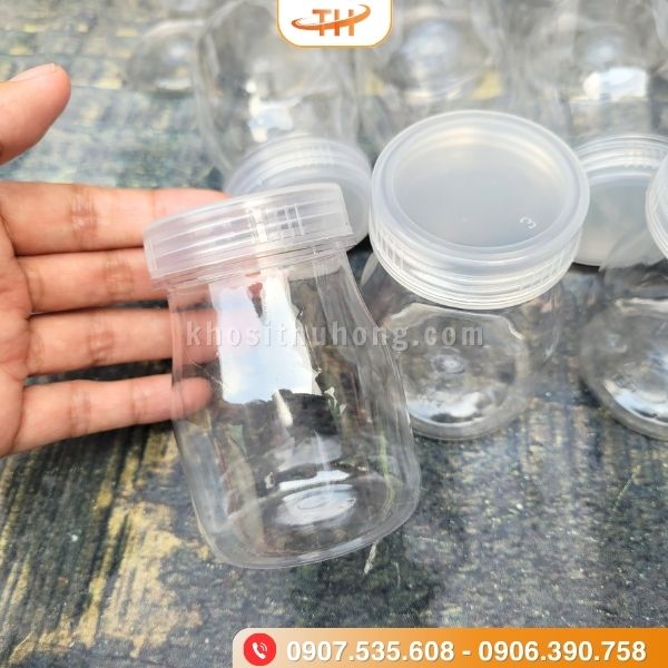 Hũ sữa chua trong suốt, nhiều màu sắc Hũ sữa chua trong suốt, nhiều màu sắc