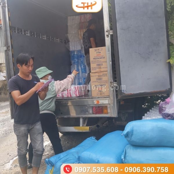 Kho sỉ Thu Hồng giao hàng cho khách hằng ngày Kho sỉ Thu Hồng giao hàng cho khách hằng ngày