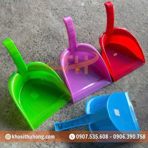 Ky hốt rác có bề mặt nhựa bóng loáng, dễ lau chùi Ky hốt rác có bề mặt nhựa bóng loáng, dễ lau chùi