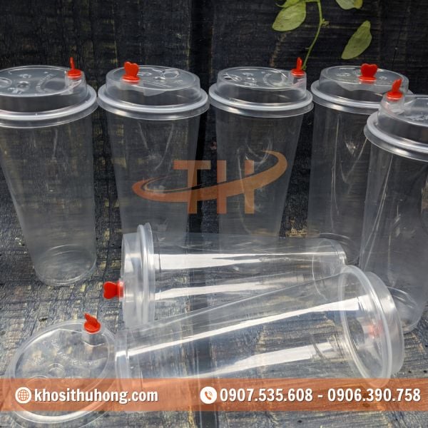 Ly được thiết kế với phần nắp có gắn hình trái tim độc đáo Ly được thiết kế với phần nắp có gắn hình trái tim độc đáo