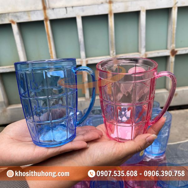 Ly kim cương PS được thiết kế với kiểu dáng sang trọng Ly kim cương PS được thiết kế với kiểu dáng sang trọng