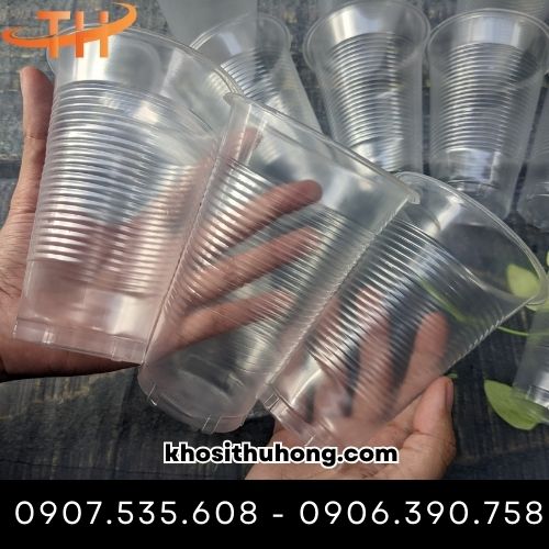 Ly nhựa dùng 1 lần