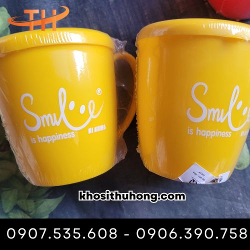 Ly nhựa gia dụng có nắp