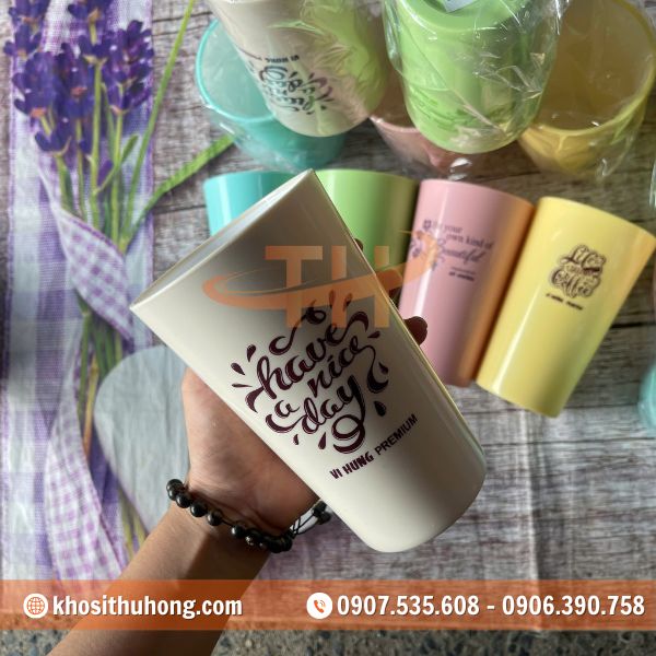 Ly nhựa không quai với thiết kế gọn gàng Ly nhựa không quai với thiết kế gọn gàng