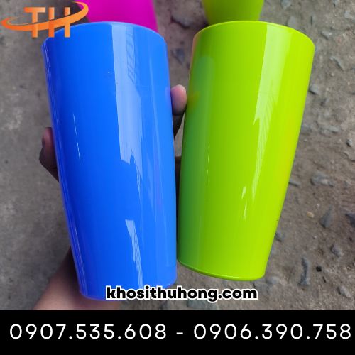 Ly nhựa không quai