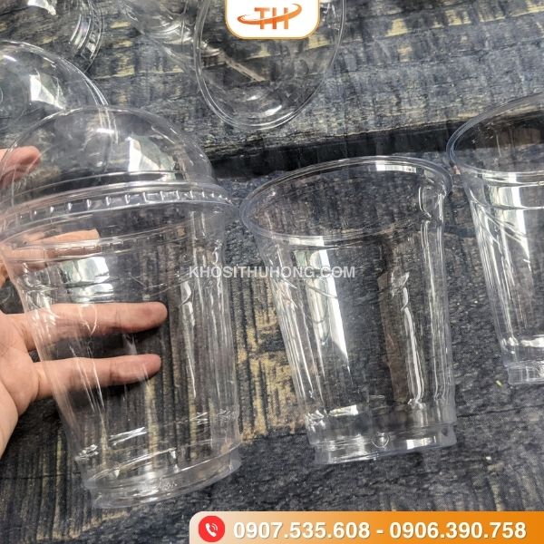 Ly nhựa nắp cầu với thiết kế sang trọng, hiện đại Ly nhựa nắp cầu với thiết kế sang trọng, hiện đại