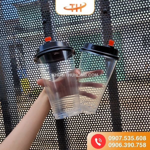 Ly nhựa nắp tim màu đen xịn xò, đẹp mắt Ly nhựa nắp tim màu đen xịn xò, đẹp mắt