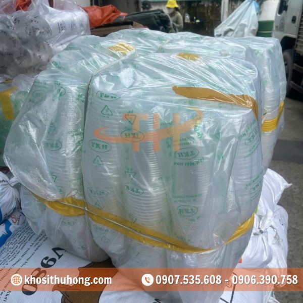 Ly nhựa PET với độ cứng cáp tốt Ly nhựa PET với độ cứng cáp tốt