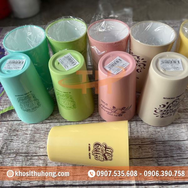Mẫu ly nhựa không quai với nhiều màu đa dạng Mẫu ly nhựa không quai với nhiều màu đa dạng