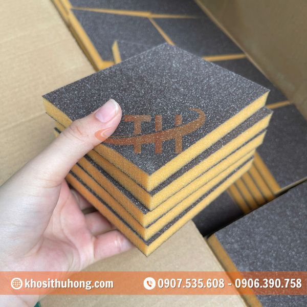 Miếng cước nhám chùi xoong được cấu tạo từ 2 lớp Miếng cước nhám chùi xoong được cấu tạo từ 2 lớp