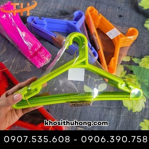 Móc treo quần áo bằng nhựa giá rẻ