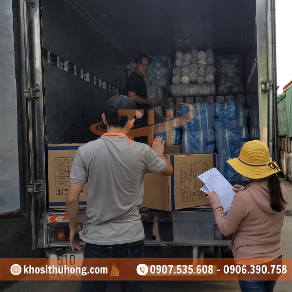 Mọi đơn hàng đều được sắp xếp lên xe gọn gàng Mọi đơn hàng đều được sắp xếp lên xe gọn gàng