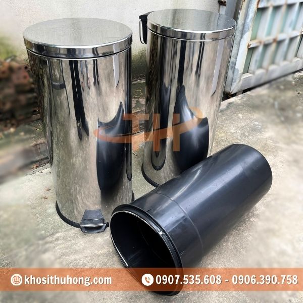Có thùng nhựa bên trong giúp lấy rác ra dễ dàng Mua thùng rác inox đạp chân giá sỉ rẻ tại kho Thu Hồng