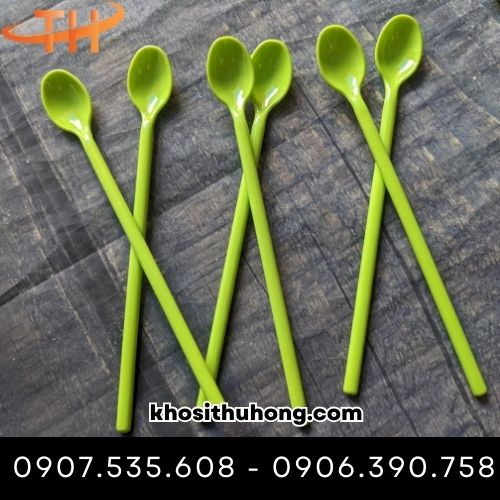 Muỗng nhựa cứng