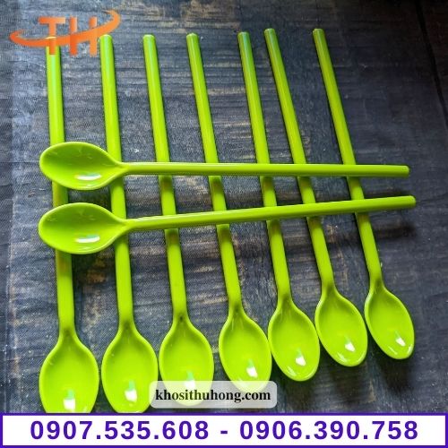 muỗng nhựa cứng