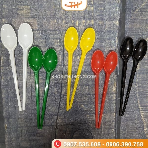 Muỗng nhựa đủ màu dùng 1 lần tiện lợi Muỗng nhựa đủ màu dùng 1 lần tiện lợi