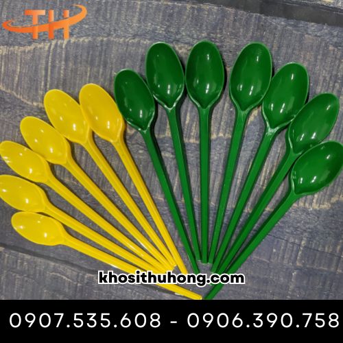 Muỗng nhựa có giá thành rẻ