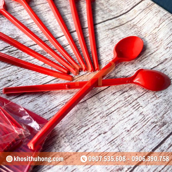 Muỗng nhựa với màu sắc nổi bật, tạo sự chuyên nghiệp cho hàng quán Muỗng nhựa với màu sắc nổi bật, tạo sự chuyên nghiệp cho hàng quán