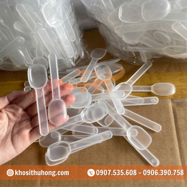 Muỗng sữa chua làm từ nhựa PP an toàn, sạch sẽ Muỗng sữa chua làm từ nhựa PP an toàn, sạch sẽ