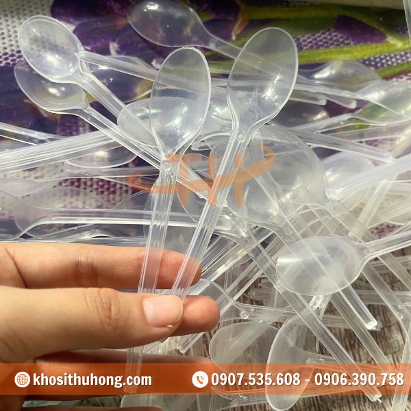 Muỗng trong suốt mang lại cảm giác sạch sẽ, tinh tế Muỗng trong suốt mang lại cảm giác sạch sẽ, tinh tế