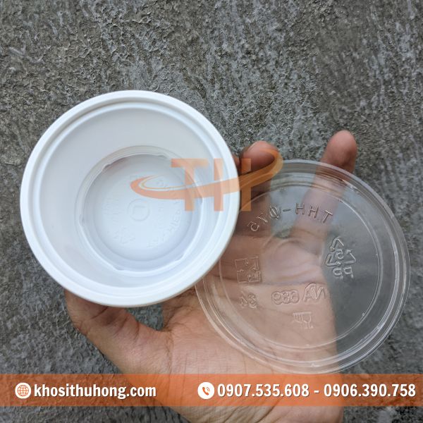 Nắp được thiết kế đóng kín khít, ngăn chặn rơi đổ Nắp được thiết kế đóng kín khít, ngăn chặn rơi đổ