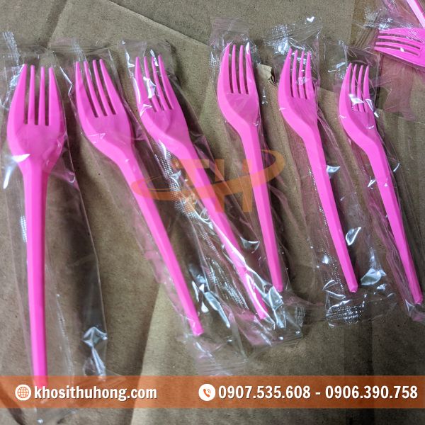 Nĩa có lớp màng bọc giúp đảm bảo vệ sinh tuyệt đối Nĩa có lớp màng bọc giúp đảm bảo vệ sinh tuyệt đối