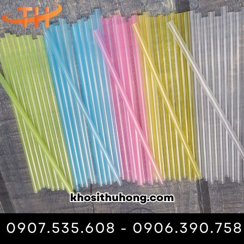Ống hút có màu trong suốt
