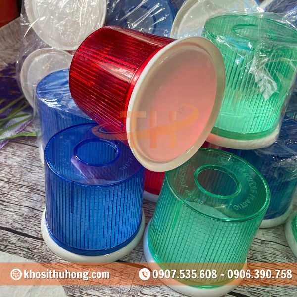 Phần đáy hộp chắc chắn giúp giữ cố định trên bàn Phần đáy hộp chắc chắn giúp giữ cố định trên bàn