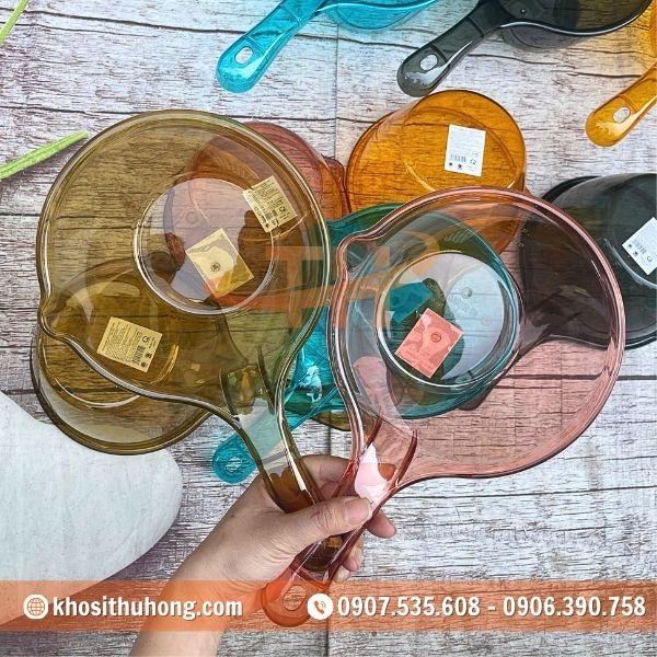 Phần tay cầm thông minh và lỗ treo tiện lợi Phần tay cầm thông minh và lỗ treo tiện lợi