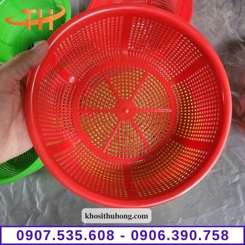Rổ nhựa là sản phẩm thông dụng