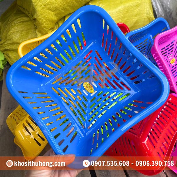 Rổ nhựa vuông được thiết kế vuông vức, bo tròn mềm mại Rổ nhựa vuông được thiết kế vuông vức, bo tròn mềm mại